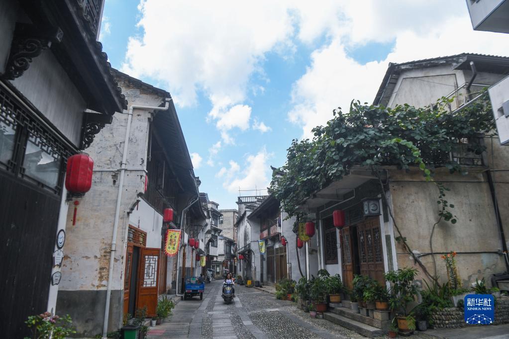 沃克谈出轨：我做出了愚蠢的选择，很抱歉伤害了我爱的人